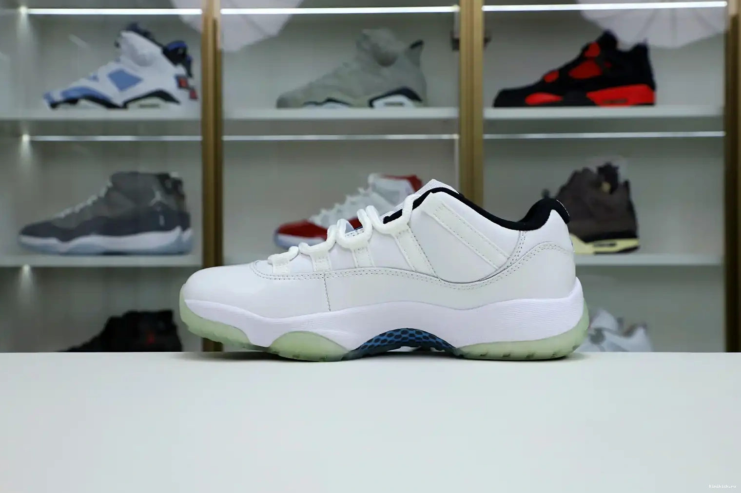 JORDAN Kimikick LOW BLUE AIR LEGEND RETRO 11 0428